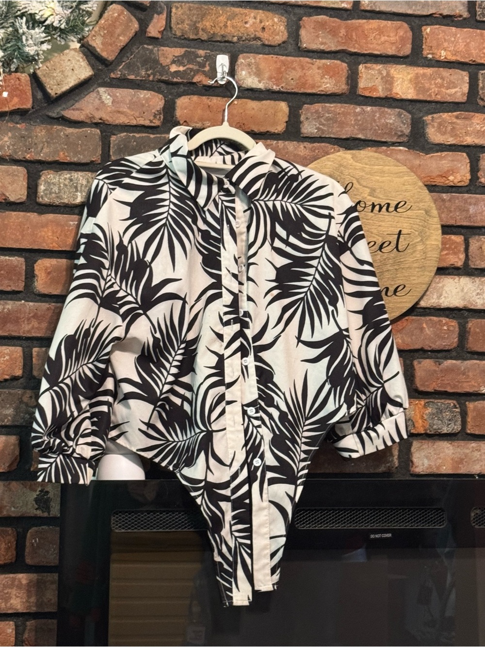 Black & White Palm-Print Button Front Women’s Top